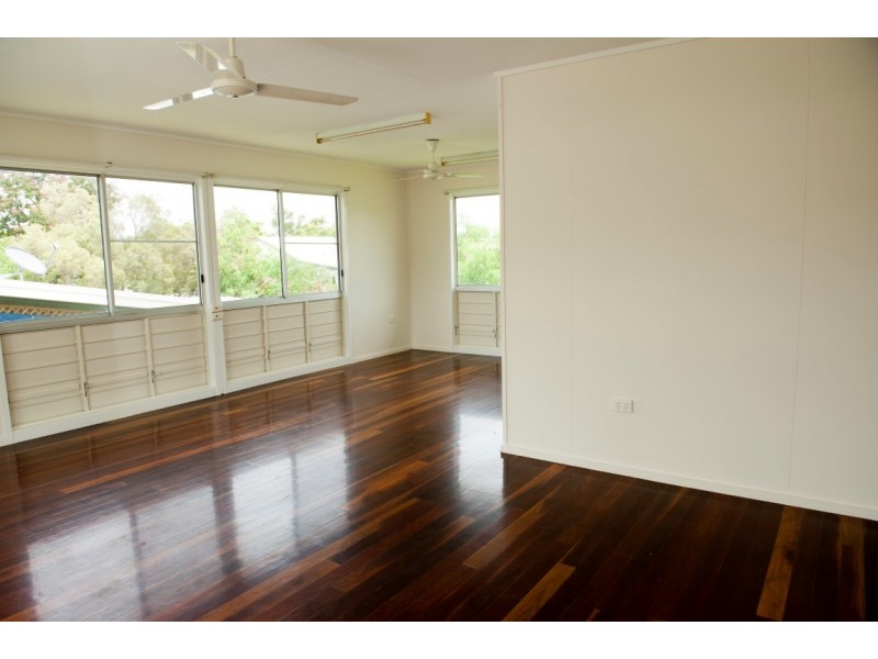 30 Hicks Street, Kirwan QLD 4817