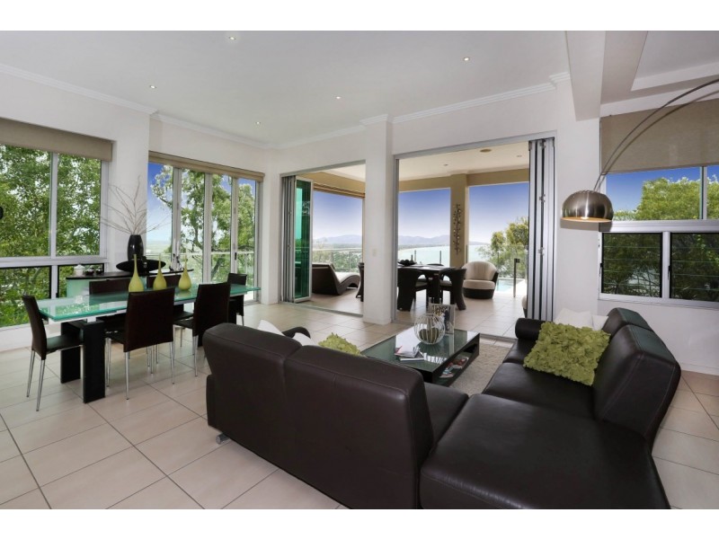 14 The Point, Castle Hill QLD 4810