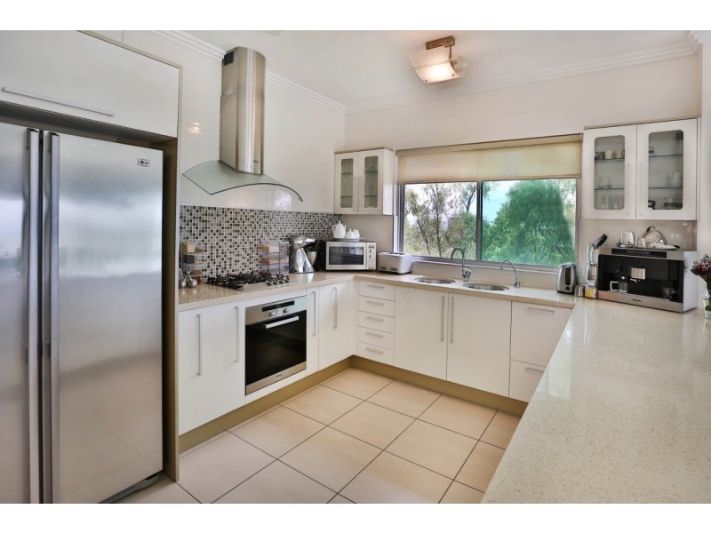 14 The Point, Castle Hill QLD 4810