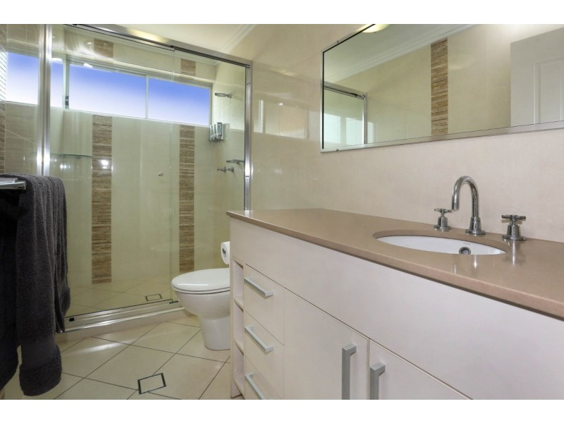 14 The Point, Castle Hill QLD 4810