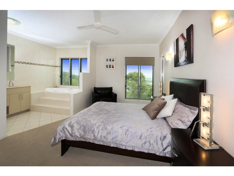 14 The Point, Castle Hill QLD 4810