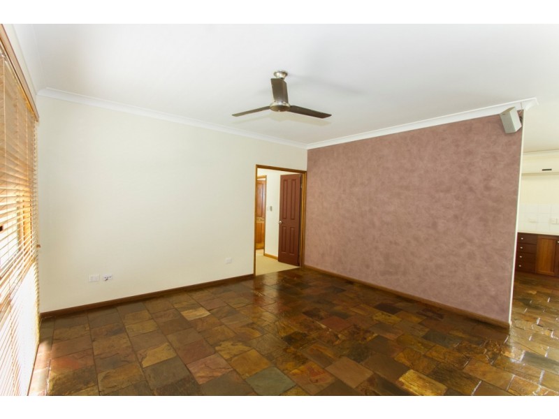 32 Scenic Drive, Mount Louisa QLD 4814