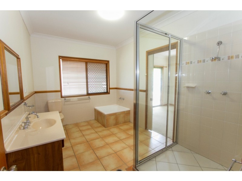 32 Scenic Drive, Mount Louisa QLD 4814