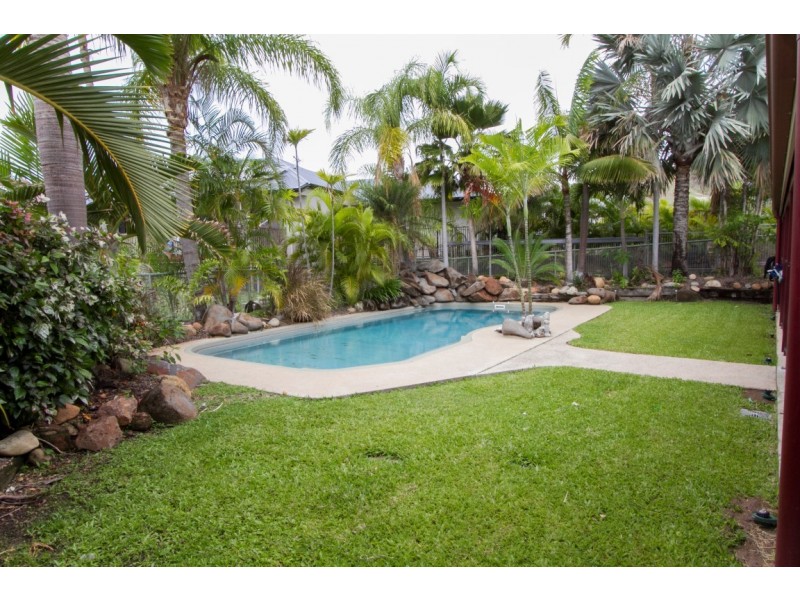 32 Scenic Drive, Mount Louisa QLD 4814