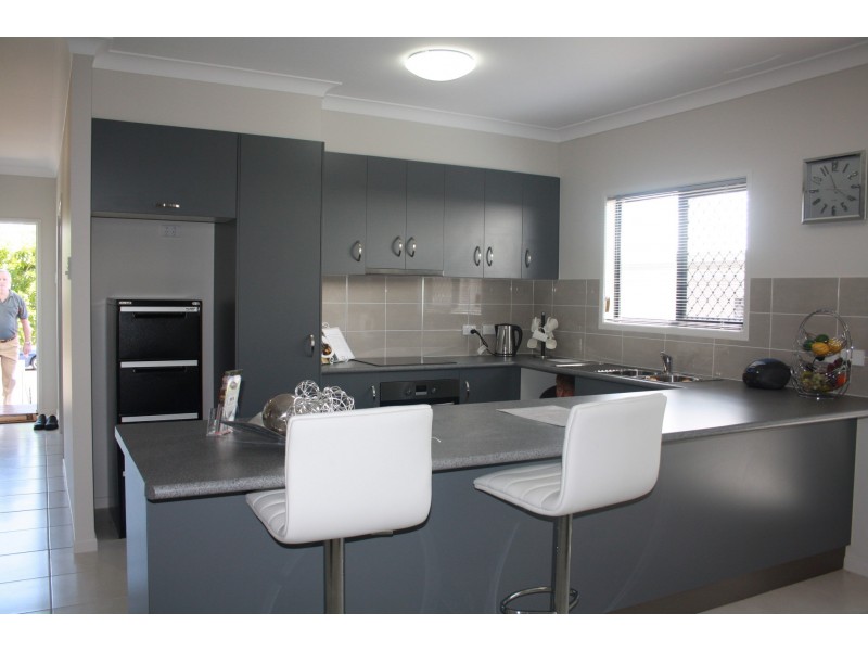 9 Sanctum Boulevard, Mount Low QLD 4818