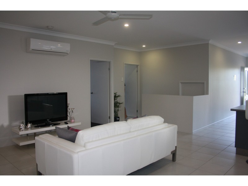 9 Sanctum Boulevard, Mount Low QLD 4818