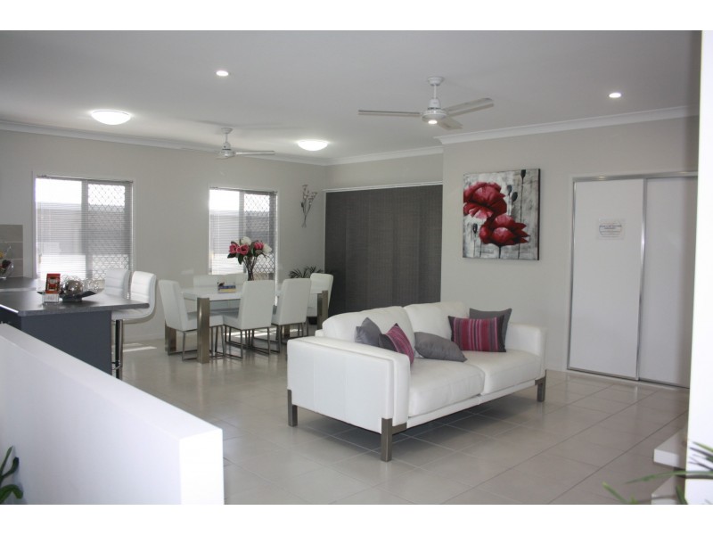 9 Sanctum Boulevard, Mount Low QLD 4818