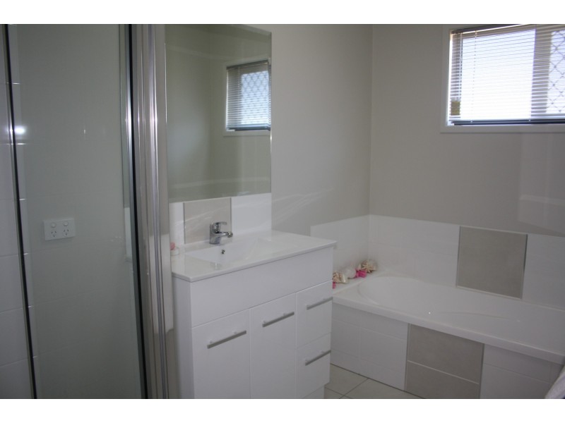 9 Sanctum Boulevard, Mount Low QLD 4818