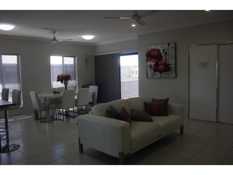 9 Sanctum Boulevard, Mount Low QLD 4818