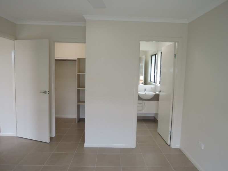 12 Smugglers Cove, Mount Low QLD 4818