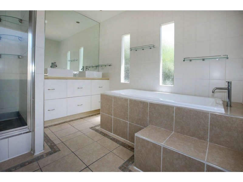 18 Wood Street, Mundingburra QLD 4812