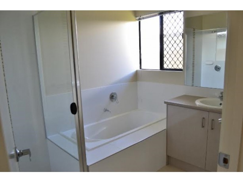 31 Yass Circuit, Kelso QLD 4815