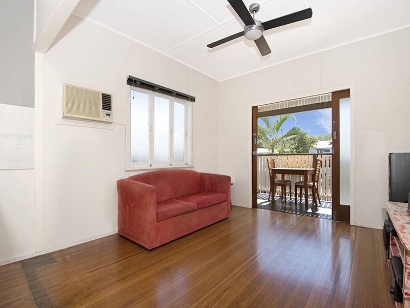 30 North Street, West End QLD 4810