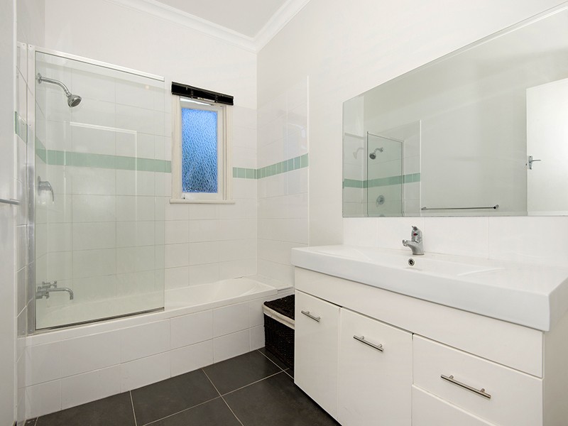 30 North Street, West End QLD 4810