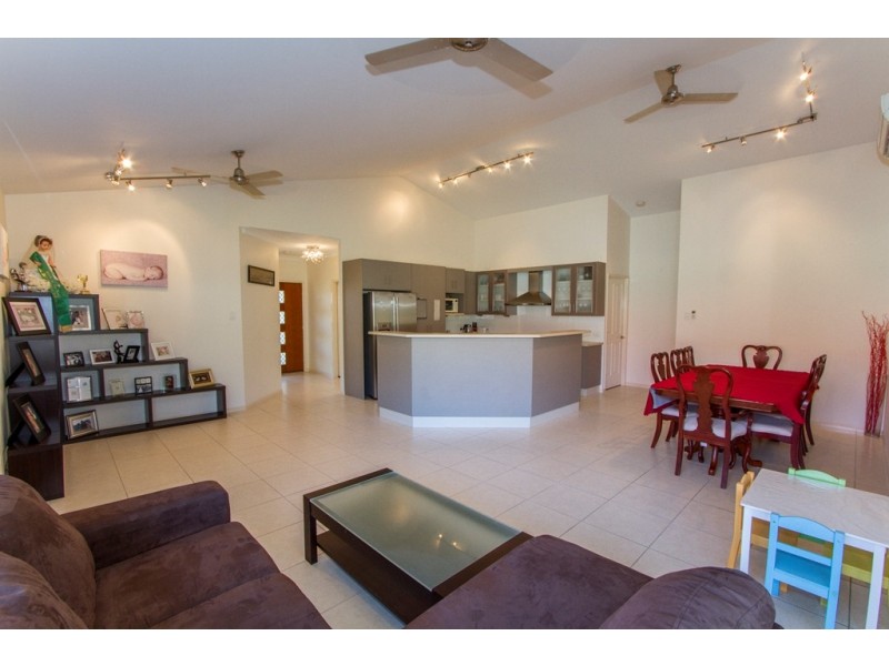 37 Thorn Street, Mount Louisa QLD 4814