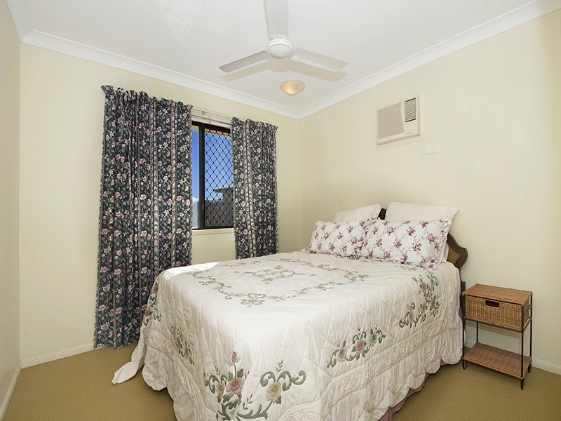 10 Crestbrook Drive, Mount Louisa QLD 4814