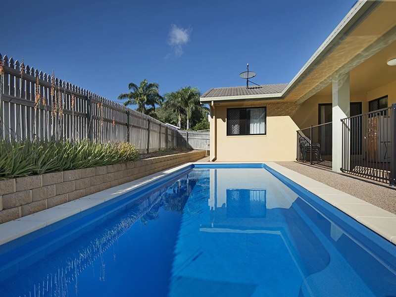 10 Crestbrook Drive, Mount Louisa QLD 4814