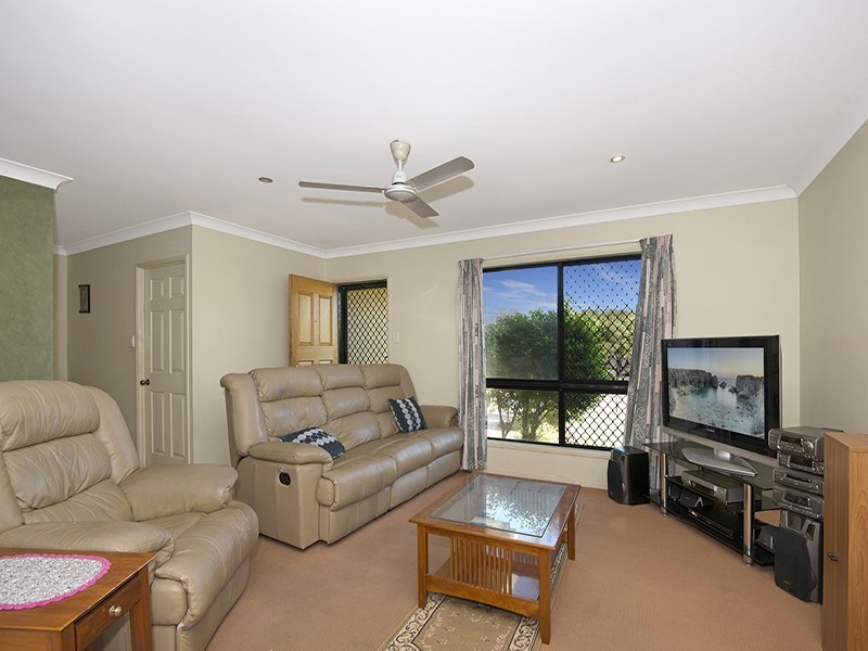 10 Crestbrook Drive, Mount Louisa QLD 4814