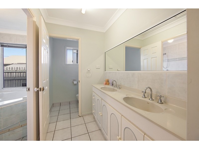 25 Chiquita Ave, Rasmussen QLD 4815