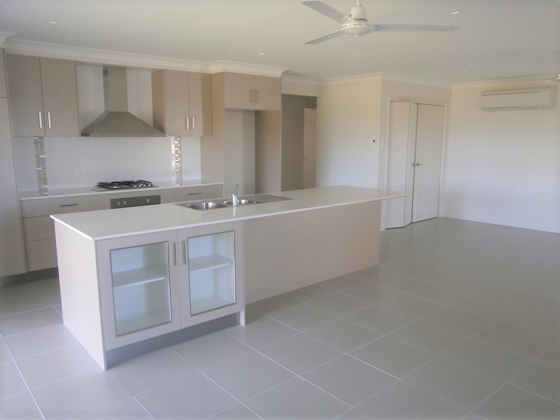 25 Bookara Gum Crescent, Mount Low QLD 4818