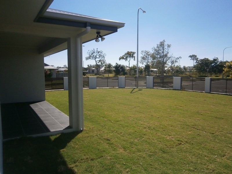 25 Bookara Gum Crescent, Mount Low QLD 4818
