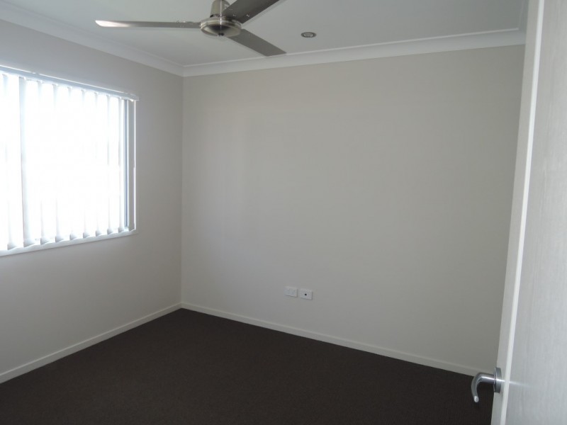 1 Cassinia Street, Mount Low QLD 4818