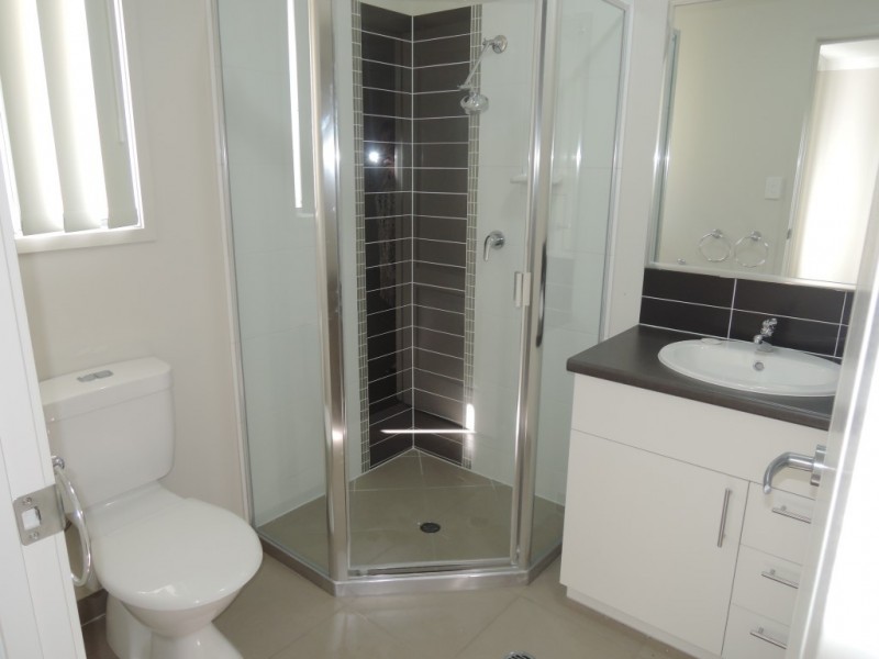 1 Cassinia Street, Mount Low QLD 4818