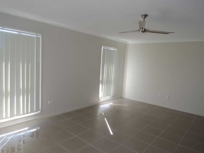 1 Cassinia Street, Mount Low QLD 4818