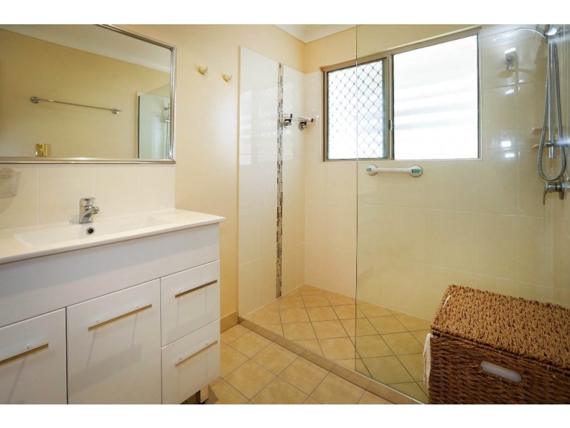 8 Santa Lucia Drive, Mount Louisa QLD 4814