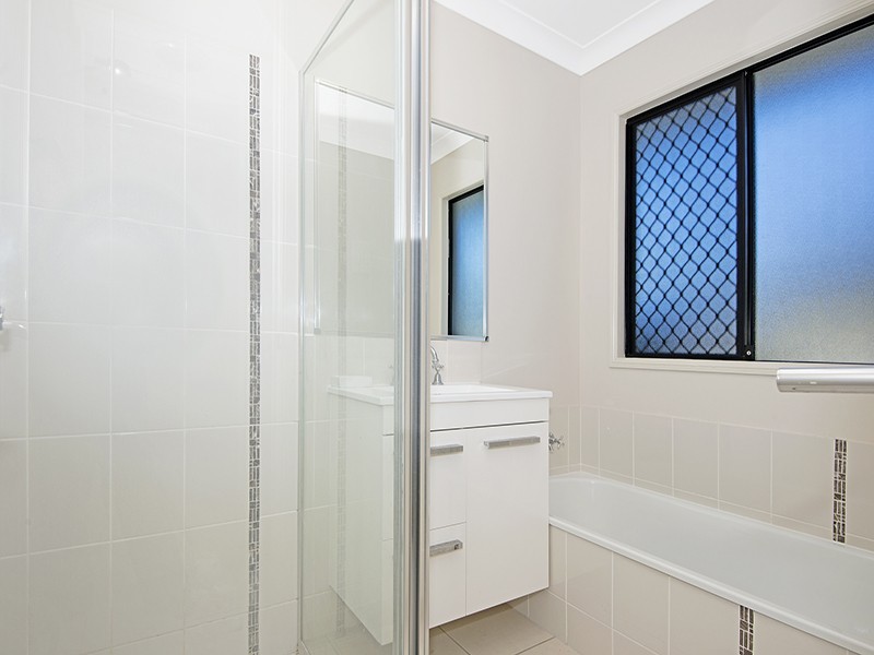 2 Sanderling Circuit, Kelso QLD 4815