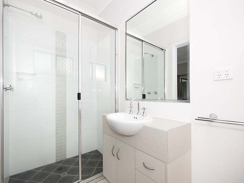 10 Tahlia CCT, Mount Louisa QLD 4814