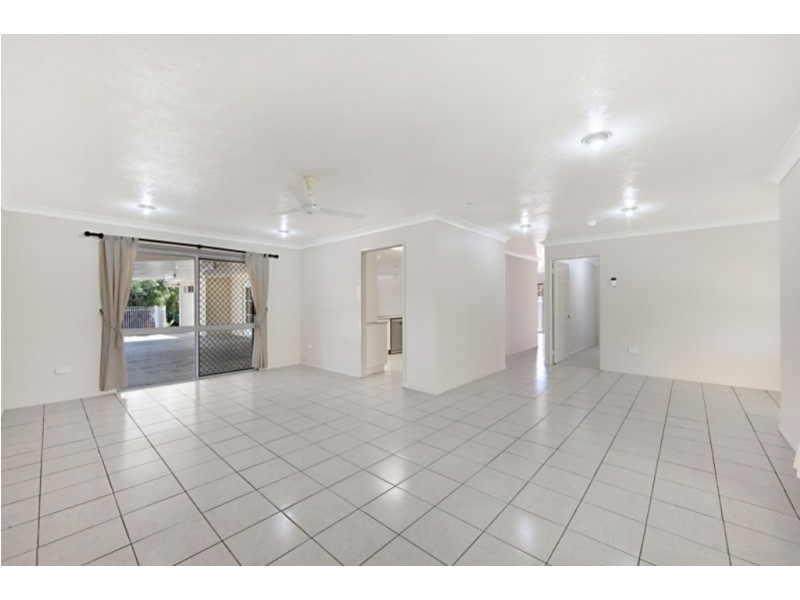 38 Golf Links Drive, Kirwan QLD 4817