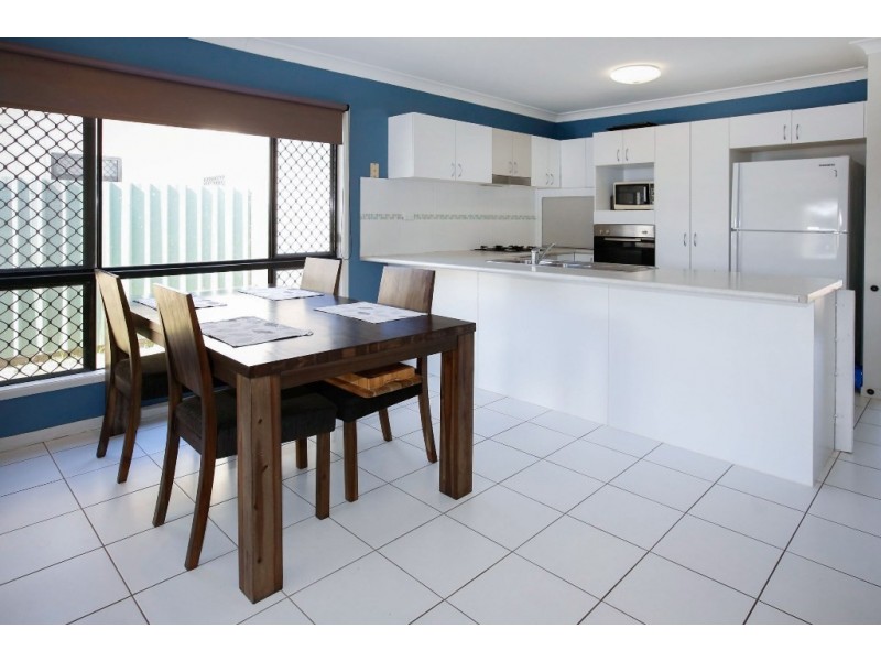 27 Laurie Motti Parade, Kirwan QLD 4817