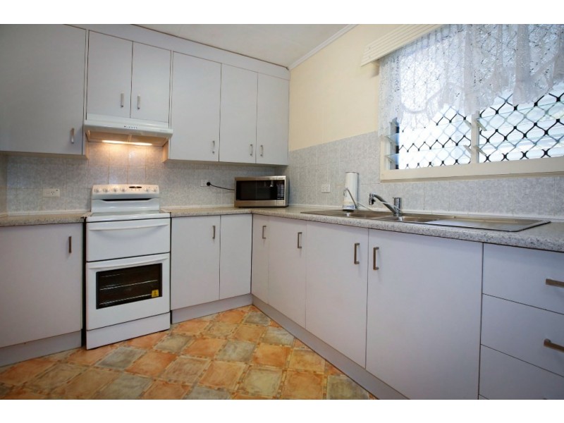 186 Charles Street, Cranbrook QLD 4814