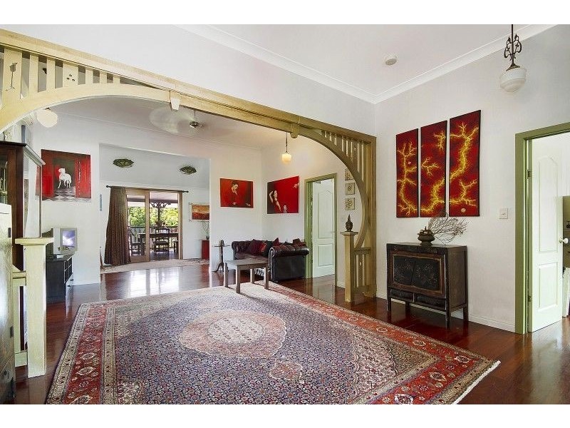 18 Hubert Street, South Townsville QLD 4810