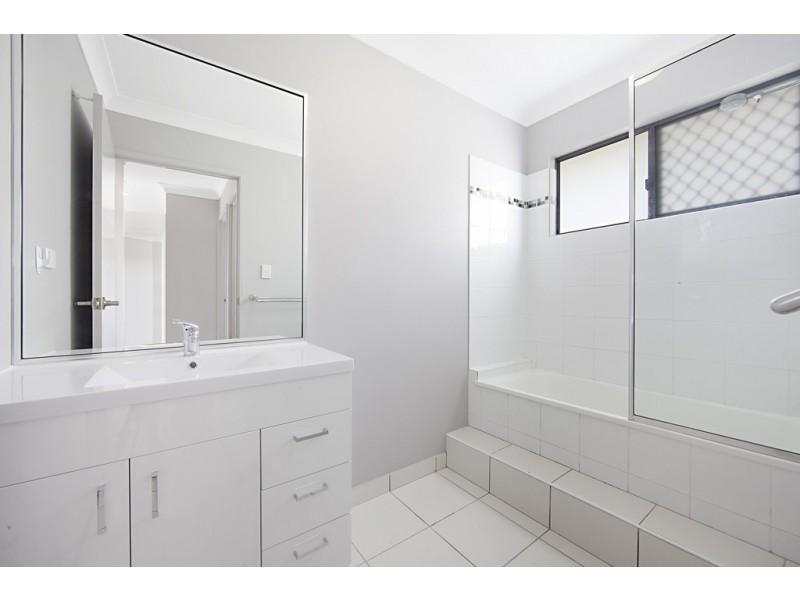 34 Aintree Avenue, Mount Low QLD 4818