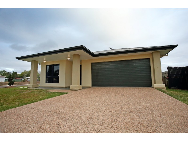 15 Hollanders Crescent, Kelso QLD 4815