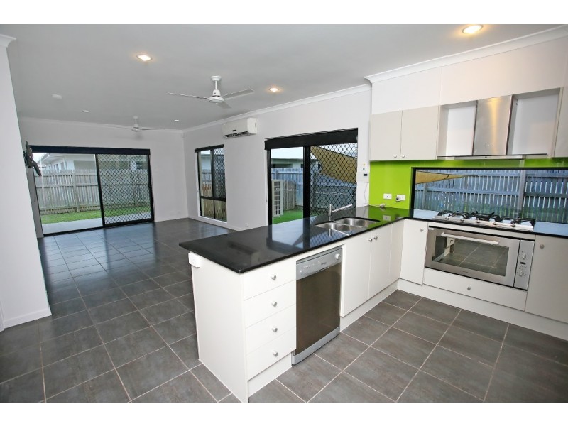 15 Hollanders Crescent, Kelso QLD 4815