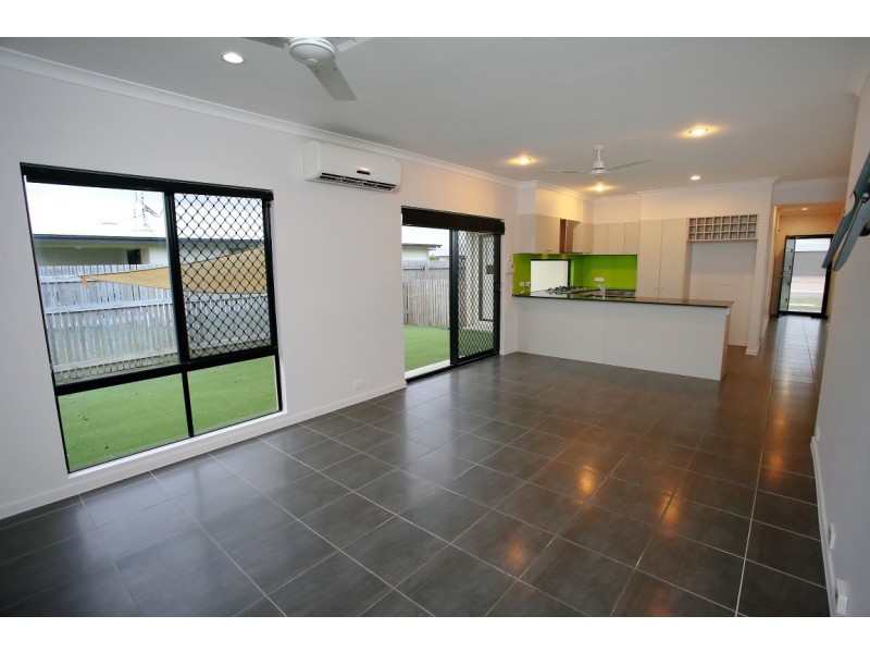 15 Hollanders Crescent, Kelso QLD 4815