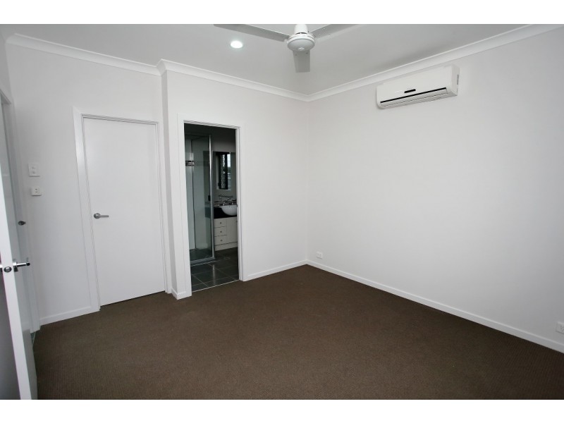 15 Hollanders Crescent, Kelso QLD 4815