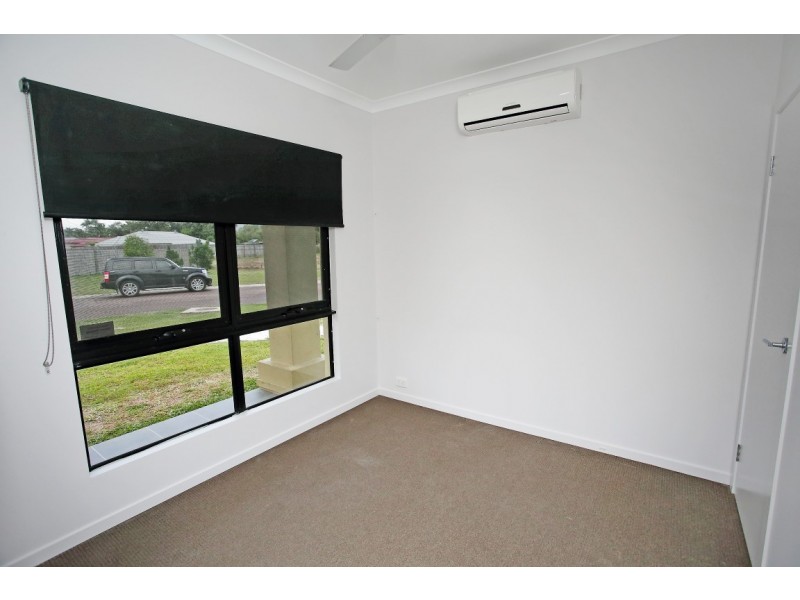 15 Hollanders Crescent, Kelso QLD 4815