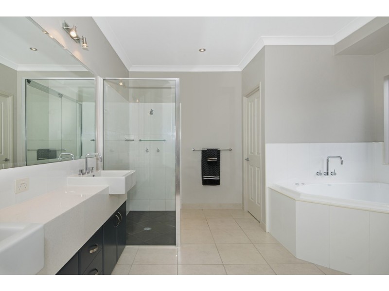 6 Heliconia Court, Mount Louisa QLD 4814