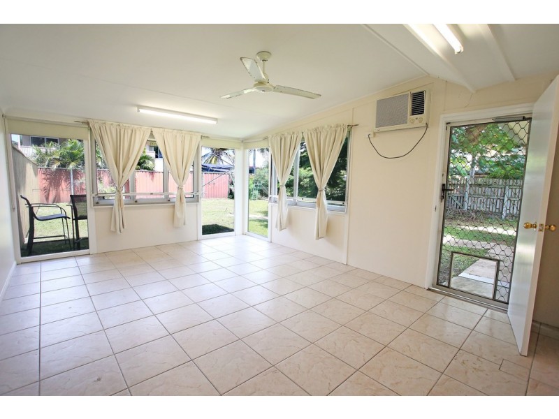 24 Ives Street, Kirwan QLD 4817