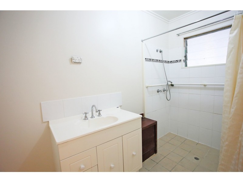 24 Ives Street, Kirwan QLD 4817