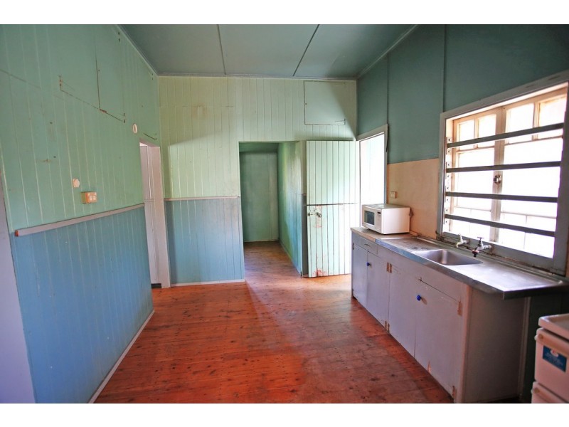 18 Abbott Street, Oonoonba QLD 4811