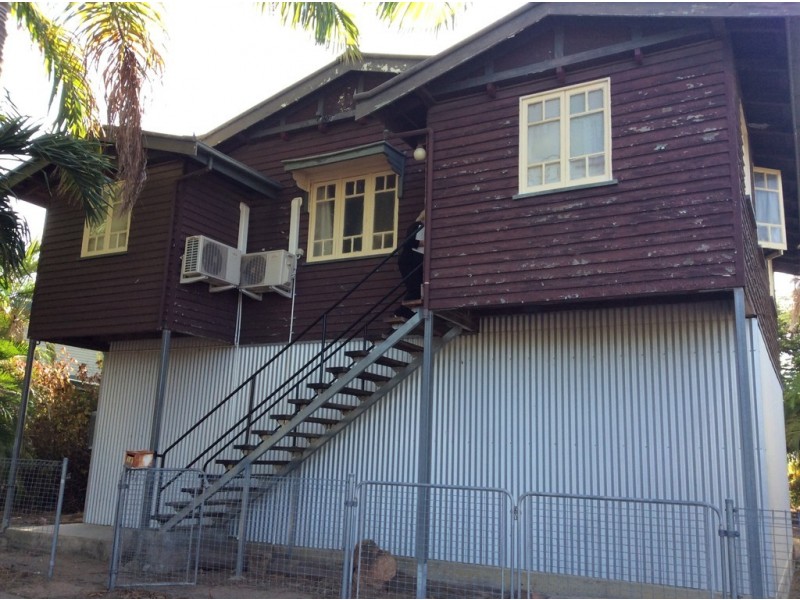 18 Abbott Street, Oonoonba QLD 4811