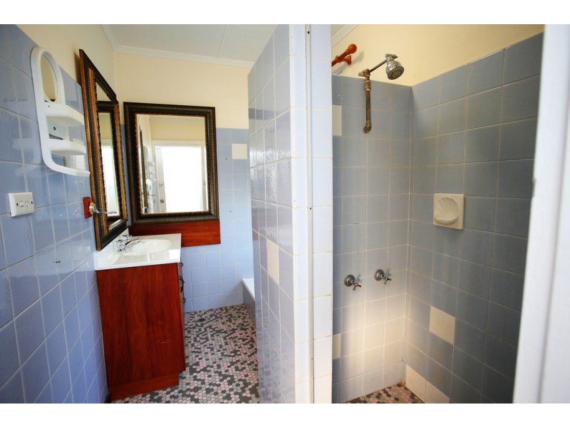 73 Campbell Street, Hermit Park QLD 4812