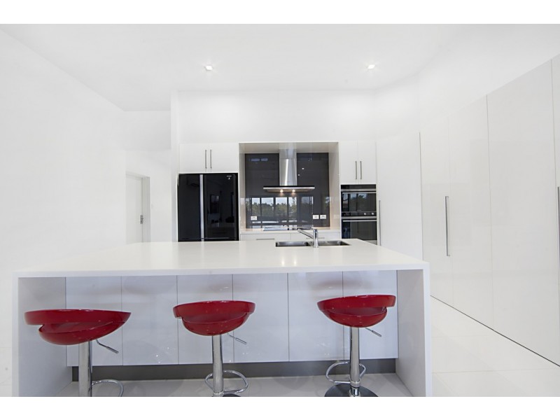 8 Pongamia Parade, Mount Low QLD 4818