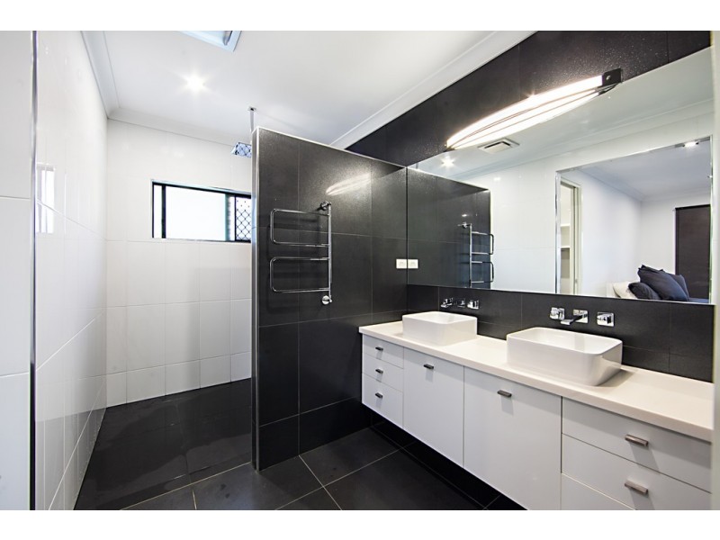 8 Pongamia Parade, Mount Low QLD 4818