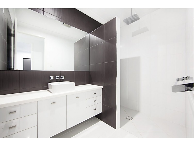 8 Pongamia Parade, Mount Low QLD 4818